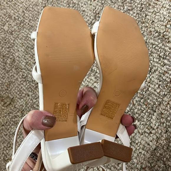 Women’s strappy heeled square sandal - Picture 5 of 6